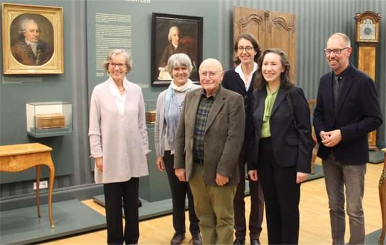 (V.l.): Sophie Charlotte Fürstin zu Wied, Dr. Edda Binder-Iijima (Universität Heidelberg), Gerd Anheuser (Fürstlich Wiedisches Archiv), Isabelle Fürstin zu Wied, Dr. Silvia Irina Zimmermann (Autorin), Bernd Willscheid (Roentgen-Museum Neuwied).Foto: privat