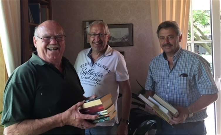 (V.l.): Spender Eugen Bauer, Organisatoren WfS Reinhold Milde, Rudolf Seibrich.privat