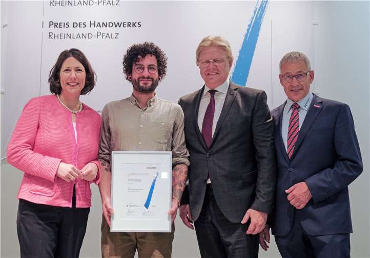 (V.l.:) Staatssekretärin Daniela Schmitt, Philipp Gröninger, Kreisbeigeordneter Rolf Schäfer und der Trierer HWK-Präsident Rudi Müller. Fotos: BRAITSCH TRIER