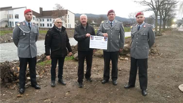 V.l.: Stabsgefreiter d.R. Bost, Oberst a.D- Franz Maurer, Oberstabsfeldwebel a.D. Günter Schwarz, Obergefreiter d.R. Torsten Bur (Vorsitzender der RK), Obergefreiter d.R. Fabio Governali.Foto: Jürgen Schumacher