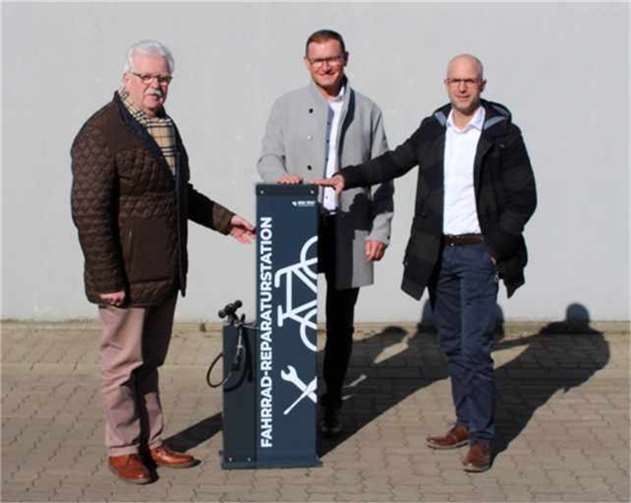 V.l.: Stadtbürgermeister Gerd Heim, Konstantin Kneisler, Stefan Lössl. Foto: Manuela Staufenbiel