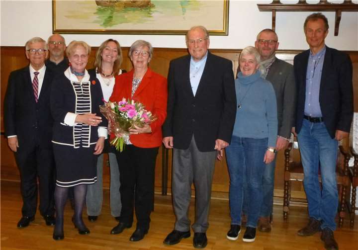 V.l.: Stadtbürgermeister Gerhard Hausen, Oliver Bremm, Gisela Born-Siebicke, Ulrike Richarz, Hannelore Werber, Siegfried Werber, Hildegard Welsch, Josef Welsch und Knut von Wülfing.privat