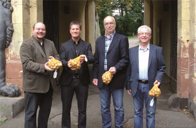 (V.l.) Stadtrat Thorsten Schneider, Bundestagsabgeordneter Detlev Pilger, Ortsringvorsitzender Rudolf Bader und Stadtrat Manfred Bastian.  Privat