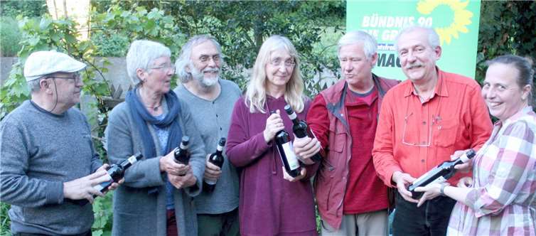 (V.l.) Stadtratsmitglieder Antonio Lopez, Karin Keelan, Jörg Dargel, Fokje Schreurs, Volker Thehos, Frank Bliss und die Ortsvorsitzende von Bündnis 90/Die Grünen und Stefanie Jürries. Foto: Privat
