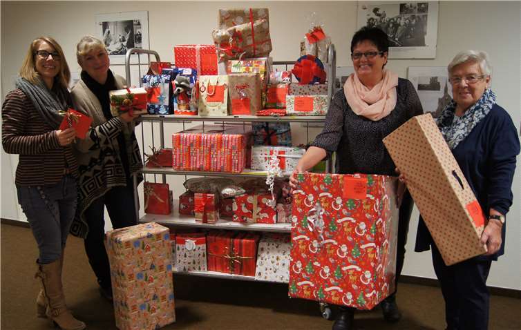 (V.l.) Stefanie Coopmeiners (SkF-Geschäftsführerin), Marion Junker-Dickopf (SkF), Frau Thul (Kath. Klinikum Marienhof), Renate Brest (Hausoberin Kath. Klinikum Marienhof). Foto: privat
