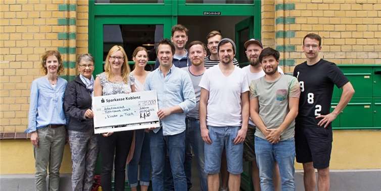 V.l.: Stefanie Knott (Schatzmeisterin), Rosi Graefen (Zweite Vorsitzende), Kristina Kutting (Geschäftsführerin Kinderschutzbund), Team Formrausch. Privat