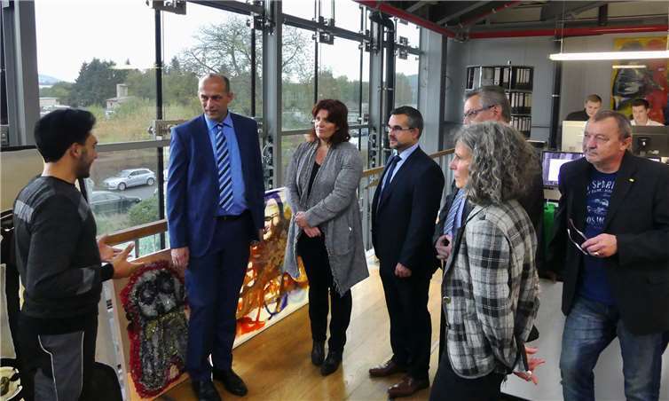 (V.l.) TARDIS-Mitarbeiter Ali Ahmad, Kreisvorsitzender FDP Neuwied Alexander Buda, FDP MdB Sandra Weeser, Stellvertretender Stadtvorsitzender FDP Neuwied Dennis Mohr, TARDIS Personalleiterin Petra Löwenstein (dahinter verdeckt Kassenwart Bernd Altmann vom Kreisverband FDP Neuwied) und Waldemar Bondza, Beisitzer im Kreisvorstand FDP Neuwied.privat