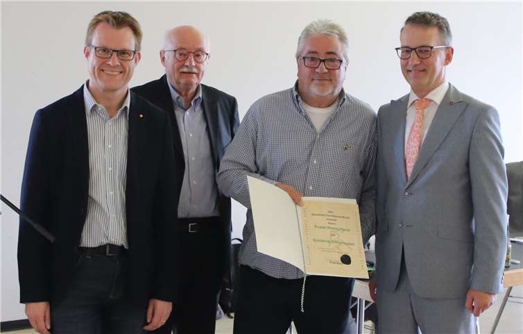 (V.l.): TTVR-Präsident Felix Heinemann, TTVR-Ehrenpräsident Heinz-Alfred Fuchs, Franz Homscheid und DTTB-Präsident Michael Geiger.Foto: privat