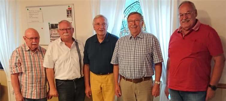 (V.l.:) Theo Kirchesch (Beisitzer aktiv) und Ref. Presse und Öffentlichkeit, Hans Fischer (Kassierer), Günter Montermann (Geschäftsführer), Arthur Fickler (Schriftführer) und Franz Roth (Beisitzer inaktiv). . Foto: privat