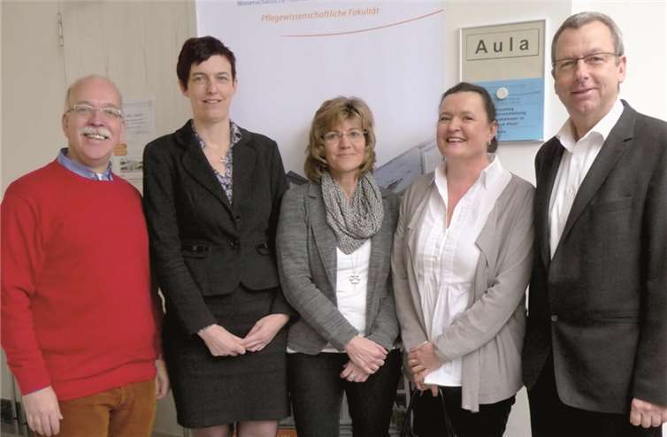 (V.l.) Thomas Kratz, Fachleiter für Gesundheit und Pflege; Andrea Kuhn, Geschäftsstelle der Gründungskonferenz an der Hochschule in Ludwigshafen; Mieke Schroeder-Jächel, Mitglied der Gründungskonferenz; Sigrun Lauermann, stv. Leiterin der Rhein-Mosel-Akademie und Professor Dr. Frank Weidner, Dekan der Pflegewissenschaftlichen Fakultät der PTHV und Mitglied der Gründungskonferenz.