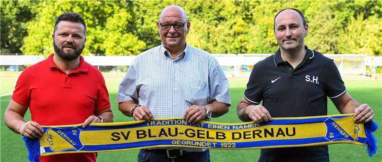 (V.l.): Trainer Bekim Gerguri, Abteilungsleiter Christian Müller und Co-Trainer Samir Handanagic.Foto: Rolf Schmitt
