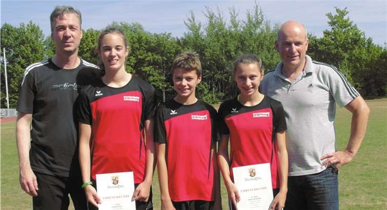 V.l. Trainer Peter Kray, Hannah Kray, Niklas Auer, Carla Uhrmacher und Trainer Stefan Kölsch.privat