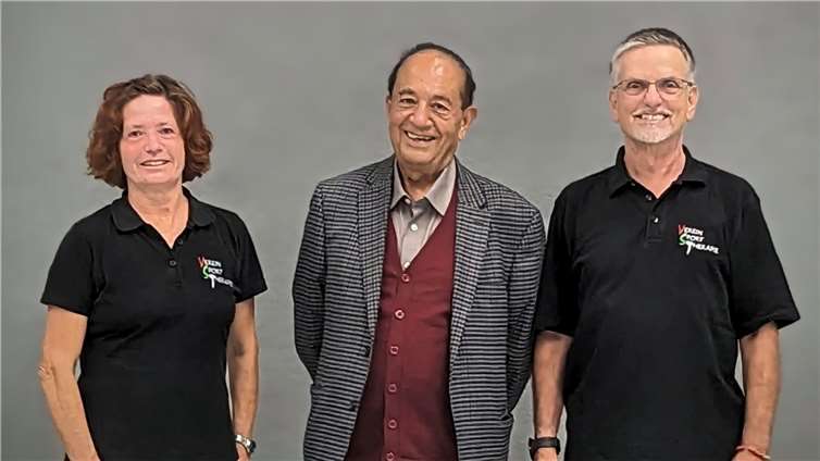 V.l.: Übungsleiterin Mareyke Winkel, Dr. Perkash Piassa, Vorsitzender VST und Übungsleiter Günter Winkel. Foto: privat