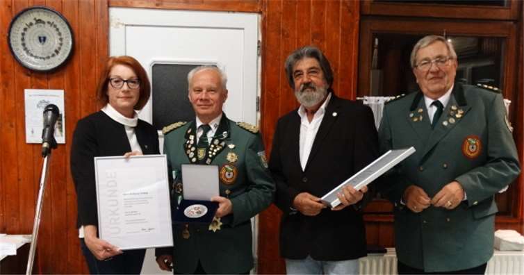 V.l.: Vizepräsidentin Sportbund Rheinland Claudia Altwasser, Bezirksvorsitzender Wolfgang Hartwig, Schatzmeister Josef Hörmann und Bezirkssportleiter Manfred Hanke.