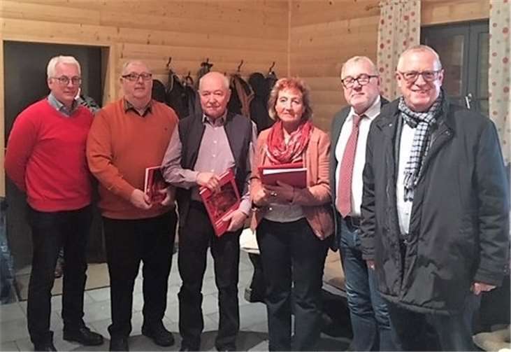 V.l.: Volker Mendel (Bürgermeister der Verbandsgemeinde Puderbach), Karl- Werner Bierbrauer, Hans Schneider, Monika Wilfert, Thomas Eckart (Vorsitzender SPD-Puderbach) und Fredi Winter (Mitglied des Landtages).privat