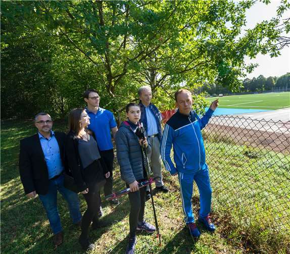 (V.l.:) Vor Ort die Liberalen Dennis Mohr, Katja Böcking, Christian Heß, Johanna, Dietrich G. Rühle und Stefan Puderbach.