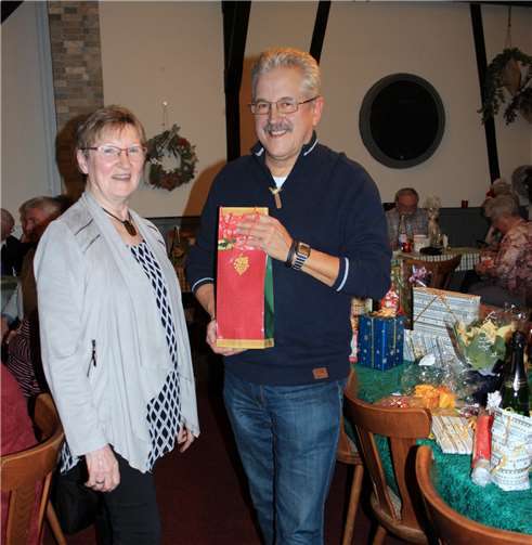 (V.l.): Vorsitzende AWO Ortsverein Moselweiß, Anne-Leonie Balmes und Stellvertretender Vorsitzender AWO-Kreisverband Koblenz, Harald Gittler. Foto: privat