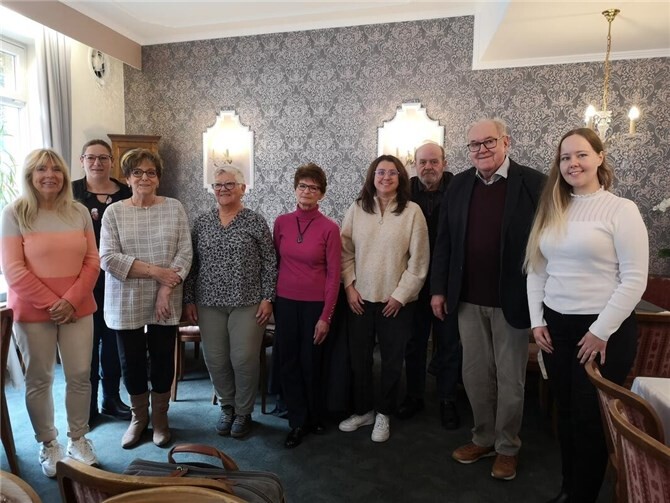 V.l.: Vorsitzende Gaby Zils, Myriam Funk (Pflegestützpunkt), Rita Rehfisch, Kätheliese Simon, Ulrike Matz, Christina Schmidt (Pflegestützpunkt), Werner Kroneberger, Bernhard Wiemer, Laura Caracciola, Zuständige für Beiräte bei der Stadtverwaltung. Foto: Stadtverwaltung Bendorf