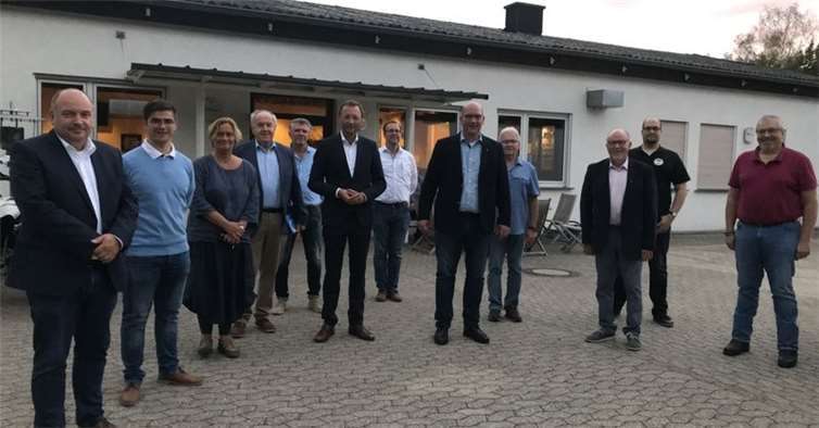 V.l.: Vorsitzender Torsten Allar, Sven Kolling, Joachim Boos, Henry Fiedler, Bürgermeisterkandidat Sascha Schoblocher, Jörg Ferber, Bundestagsabgeordneter Josef Oster, Klaus Döring, Bernhard Wiemer, Dr. Ute Stuhlträger-Fatehpour, Felix Rockenbach, Jörg Freisberg.Foto: privat