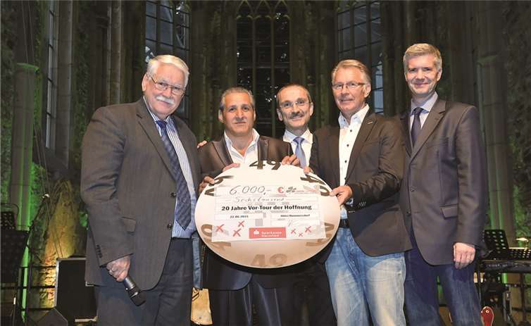 V.l. Vorstand Lottostiftung Walter Desch, Django Reinhardt, SK-Vorstand Dr. Hermann-Josef Richard, Vor-Tour der Hoffnung Jürgen Grünwald und SK-Vorstand Thomas Pfaffenholz.privat