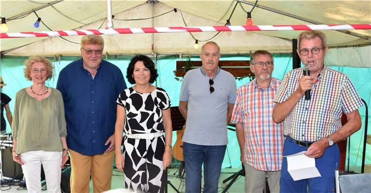 V.l. Vorstand des Brauchtumsverein Rheinbach: Martina Klemp, Ludwig Simons, Monika Schneider-Kühn, Heinz Gammel, Wolfgang Pickel, Karlheinz Joisten. Es fehlt Alfred Eich (nicht auf dem Bild, da hinter der Kamera). Foto: Alfred Eich