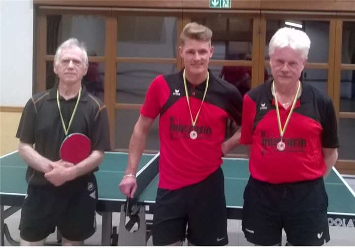 (V.l.): Waldemar Steinbrenner, Jonathan Unruh und Jürgen Romotzki. Foto: privat