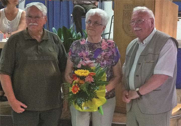 (V.l.) Walter Desch mit Mathilde und Ernst Engelmann.privat