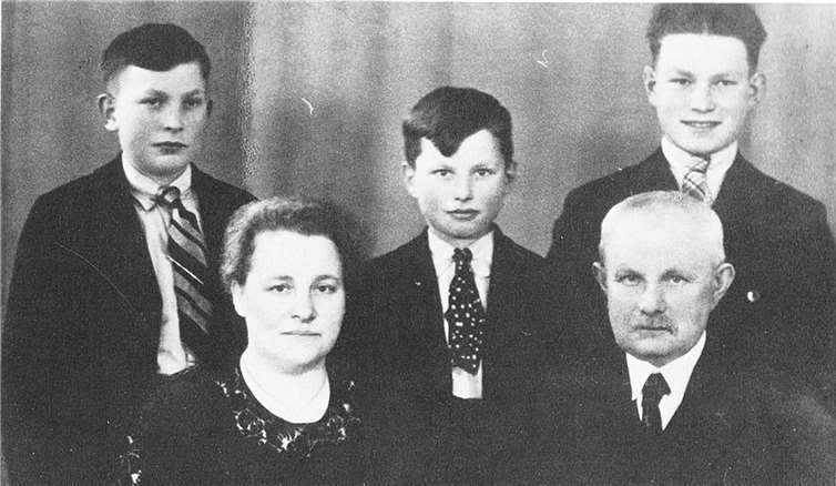 V.l.: Walter, Emilie, Leo, Heinrich und Siegfried Jacob.privat