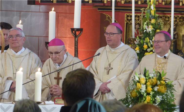 (V.l.) Weihbischof Löhr, Altbischof Kamphaus, Bischof Ackermann und Bischof Bätzing würdigten das Leben der Katharina Kasper. -GBA-