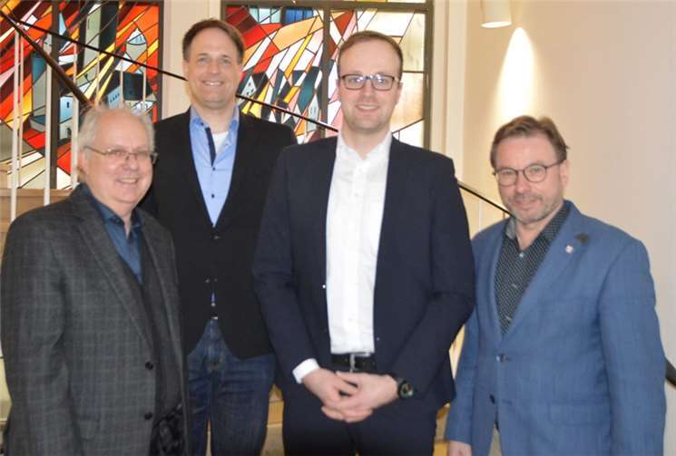 (V.l.:) Werkleiter des Eigenbetrieb Abwasserbeseitigung Heinz Stoll, Bereichsleiter Personal Christoph Buttner, stellvertretender Werkleiter Florian Sabel und Oberbürgermeister Wolfgang Treis. Foto: Jacqueline Blang/Stadt Mayen
