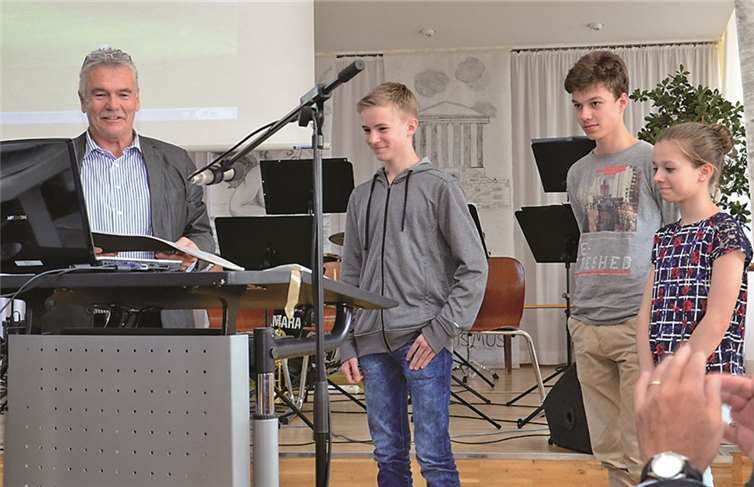 V.l.: Wettbewerbsleiter Hans-Joachim Müller, Lukas Schmitt, Maximilian Kleinmann und Ann-Kathrin Wittke.privat