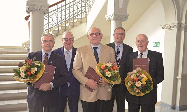 V.l.: Wilfried Muscheid, Landtagsabgeordneter und Kreisbeigeordneter Fredi Winter, Kurt Nieß, Landrat Rainer Kaul, Lothar Zimmermann.