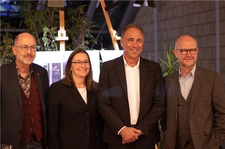 V.l.: Winrich C.-W. Clasen, Christel Engeland, Anthony Horowitz und Ralf Kramp. Foto: privat