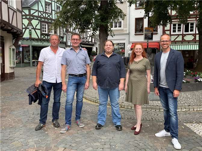 V.l. Zeugwart: Martin Speich, stv-Kommandant: Bernd Mohr, Kommandant: Jan Röser, Geschäftsführerin: Simone Trossen, stv-Kassierer: Philipp Amberg