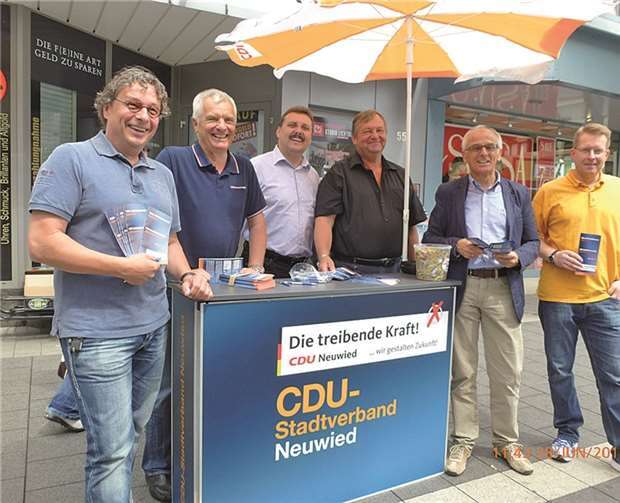 V.l. die CDU Vorstandsmitglieder Martin Lenzen, Michael Ohlenschlager, Kreistagmitglied Michael Rollepatz, die Stadträte Friedrich Glabach, Georg Schuhen und Christoph Menzenbach. privat