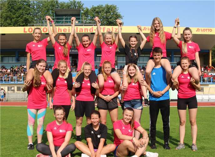 (V.l., hintere Reihe) Annalena Noll, Celina Wagner, Lana Normann, Pauline Schmidt, Lara Thielecke, Sinje Fallen, Sophie Steffen, (mittlere Reihe) Maya Schmidt, Marie Wüst, Dascha Werz, Emily Diede, Annabelle Pfeffer, Bjarne Fallen, Sara Bergmann, (vordere Reihe) Julia Friesenhahn, Lara Meffert und Laura Hausen. Foto: privat
