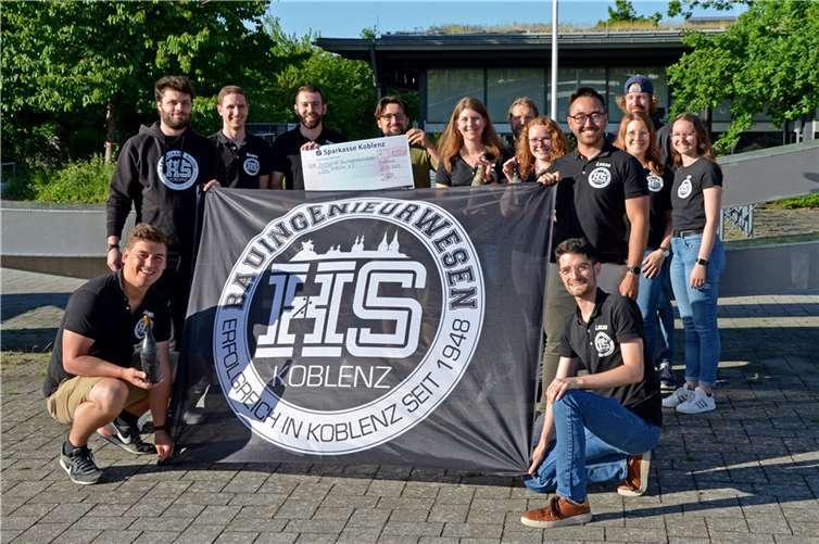 V.l. oben: Sven Wenzel, Daniel Klasen, Tobias Löhr, Lucas Bornschlegl, Gina Stratmann, Michael Schäfer, Eva Janke, Lukas Karst, Elisa Noll, Martin Kram, Lea Schnee. V.l. unten: Janek Vollert, Lukas Leister.  Foto: Schmidt