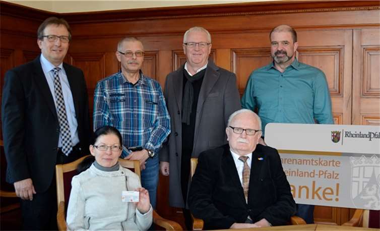 V.l. stehend: Joachim Plitzko, Peter Wölwer, Bernd Krayer, Büroleiter Peter Moskopp; sitzend: Petra Wienpahl, Gerald Frank.Privat