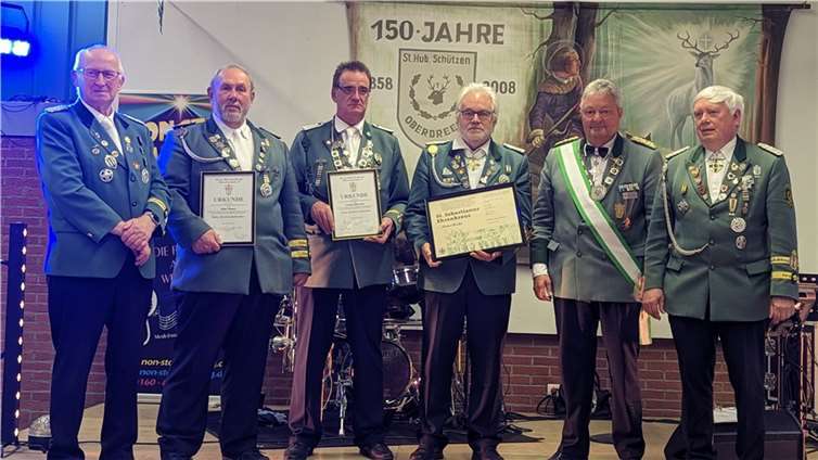 V.l.: stv Brudermeister Heinz Hubert Marquardt, 1. Schießmeister Peter Kaczun, Fahnenoffizier Ludwig Metternich, Kassierer Norbert Tuschen, stv. Diözesanbundesmeister Walter Honerbach, Brudermeister Manfred von Goscinski. Foto: privat