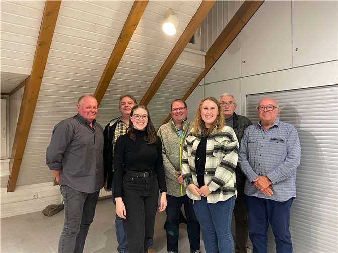 V.li. 1. Vorsitzender Andreas Fuchs, Guido Ockenfels, Lena Schmickler, Dietmar Weiß, Melina Fuchs, Klaus Dittrich, Manfred Weiß, es fehlt Ulrich Brohl.Foto: privat