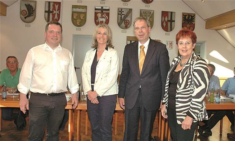 Beigeordnete wurden gewählt V.li. 3. Beigeordneter Markus Dievenich, 2. Beigeordnete Sabine Hecker, Bürgermeister Achim Haag, 1.Beigeordnete Ingrid Näkel-Surges.