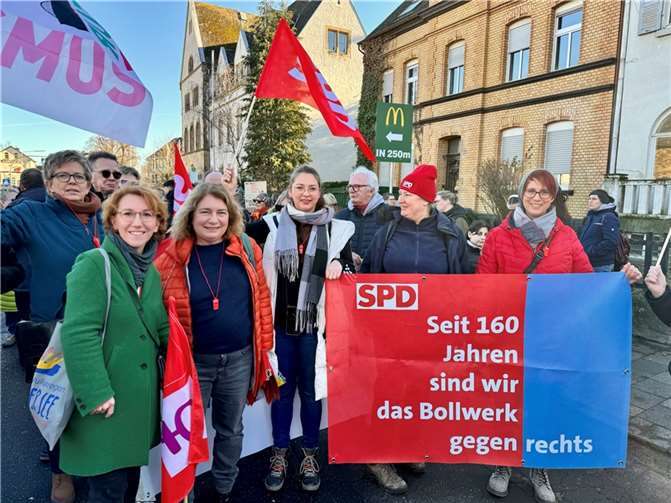 V.li. Adelheid Trocha, Susanne Müller, Ursula Koll, Kim Meyer, Udo Klein, Sigrid Dehmelt und Sandra Sebastian-Berthel.  Foto: Christian Reuther
