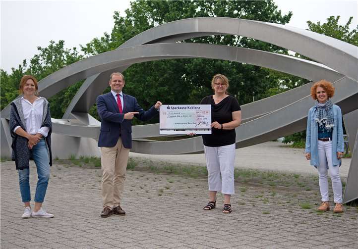 V.li. Adriane Krauslach (Finanz-und Sozialberaterin des AStA Hochschule Koblenz), Stephan Pauly (Geschäftsführer des Verkehrsverbunds Rhein-Mosel (VRM), Andrea Hauswirth (Frauenreferentin Universität Koblenz-Landau, Campus Koblenz) und Beate Bastian (Beraterin im Studierendenwerk Koblenz). Es fehlt Guido Groß (Leiter der Katholischen Hochschulgemeinde Koblenz).Foto: Hochschule Koblenz/Lisek