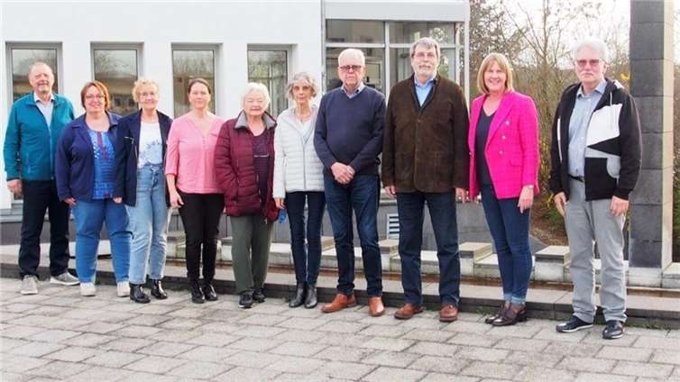V.li. Albert Weiler, Kerstin Pretz, Monika Berg, Claudia Brüggemeyer, Hannelore Lenz, Helga Götsch, Bernd Scharn, Ingo Neumann, Sabine Simon und Karl-Heinz Krambeer. Foto: Detlef Geisler