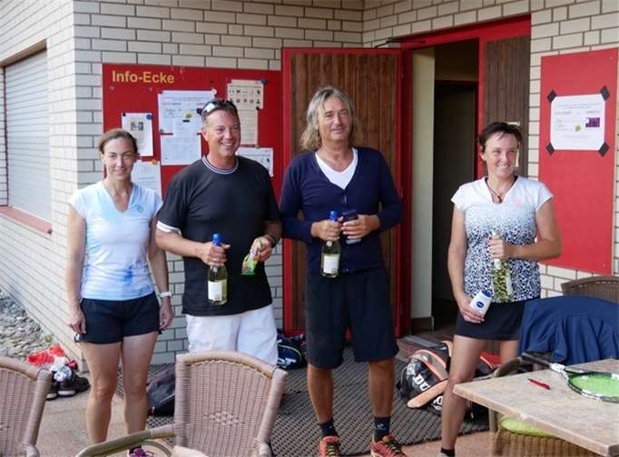 V.li. Alex und Guido Heidger sowie Guido Peckedrath und Kerstin Kreischer. Quelle: DJK Andernach