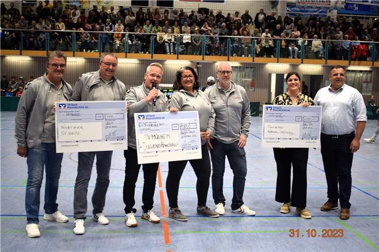 V.li. Alois Helf, Thomas vom Bruck, Jochen Britz, Serap Boos, Dirk Kohl, Meike Heift, Marco Ihrlich. Quelle: HBMU