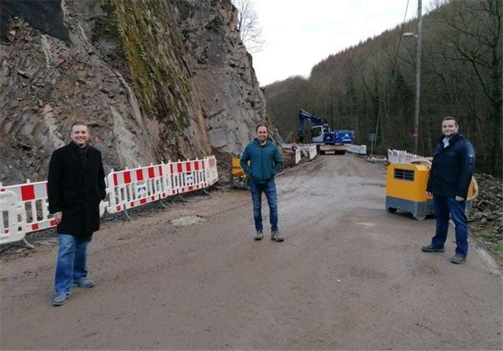 Baumaßnahmen Landesstraße 206 mit Torsten Welling besichtigt  V.li. Andreas Griebel, Jens Firmenich und Torsten Welling auf der Baustelle der L 206.Quelle: CDU Burgen-Brodenbach