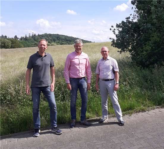 V.li. Andreas Köpping, Jürgen Walbröl und Werner Jung (alle CDU-Ortsverband Oberwinter) an der Salweide. Foto: CDU Oberwinter