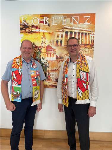 V.li. Andreas Münch (Präsident des AKK) und Michael Nisius (Bereichsleiter Vertriebsmanagement VR Bank RheinAhrEifel eG). Foto: Jan-Erik Burkard/VR Bank RheinAhrEifel eG