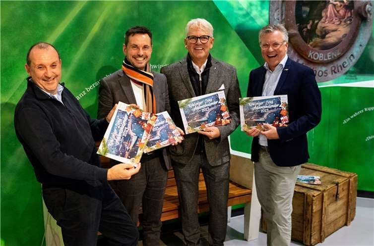 V.li. Andreas Oberanner, OB David Langner, Volker Fries und Bernd Wieczorek präsentieren den diesjährigen Koblenzer Lions Adventskalender der Öffentlichkeit. Foto: Johann Thiessen, Koblenz